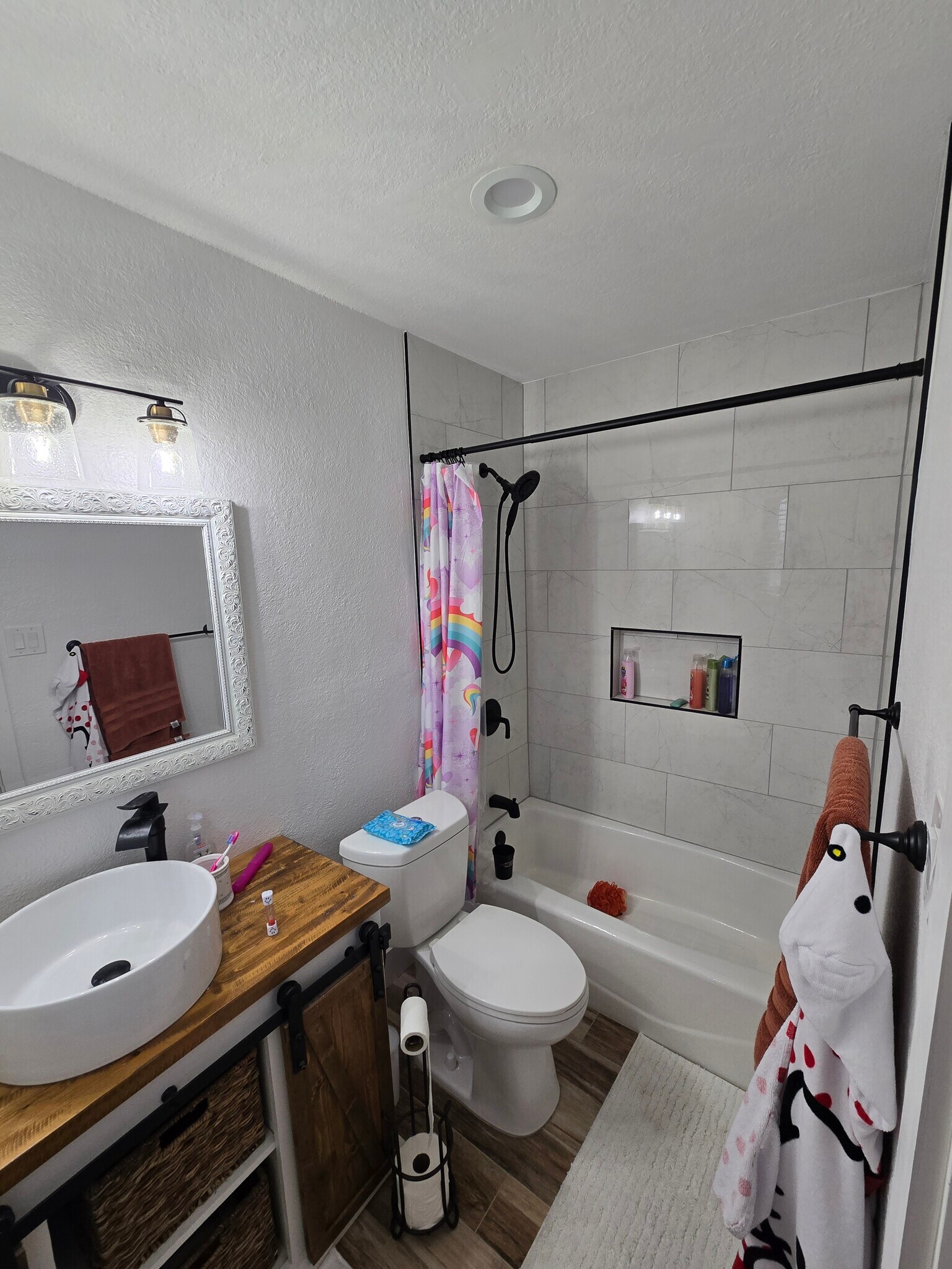 Building Photo - 7401 Sordello Dr