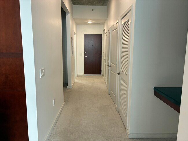 Building Photo - 300 S Australian Ave