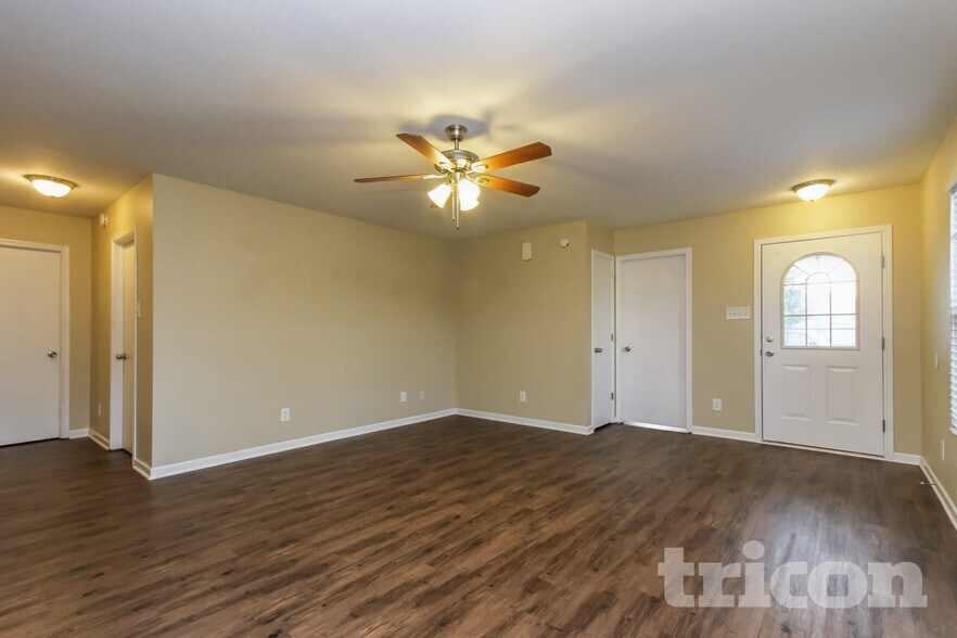 Building Photo - 1615 Blue Grass Pkwy