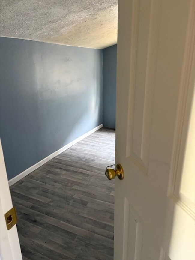 Building Photo - 854 E Washington St