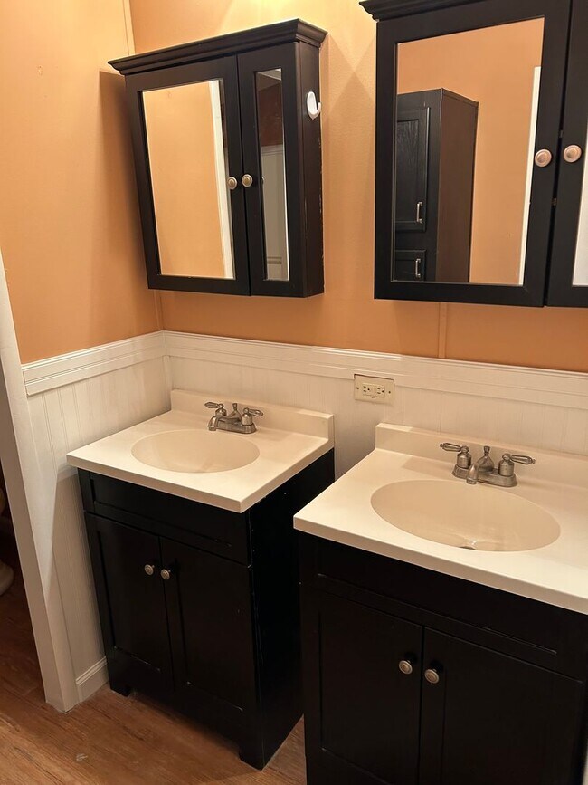 Building Photo - Spacious 4-Bedroom/2-Bath Mobile Home-Great Location!  Minutes to Eglin Air Force Base