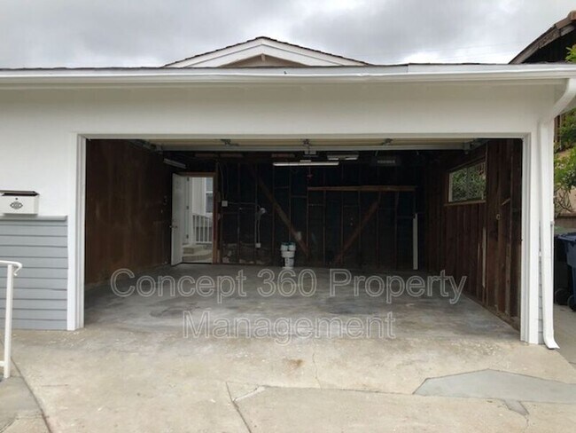 Building Photo - 3153 W 155th St