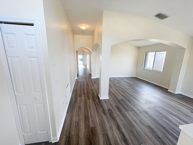 Building Photo - 12820 Longcrest Dr