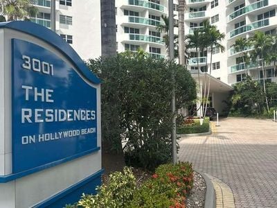 Building Photo - 3000 S Ocean Dr