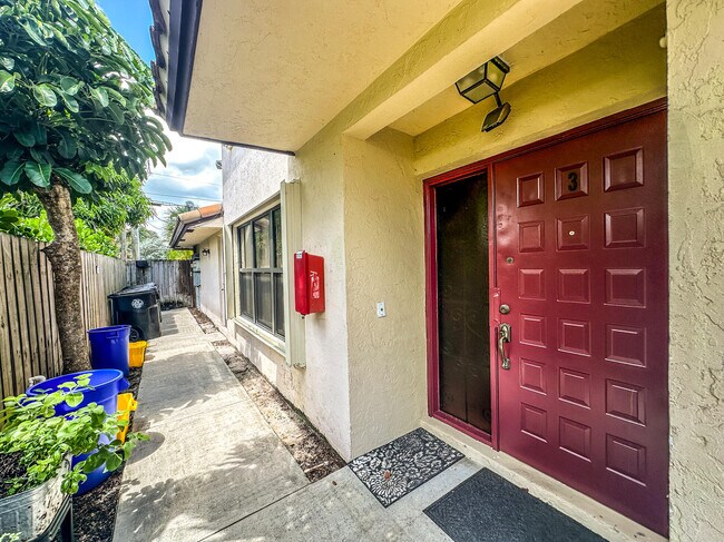 Building Photo - 115 N Palmway