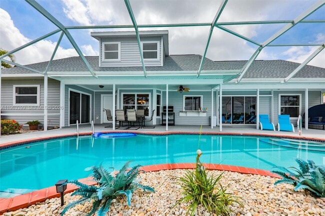 Building Photo - 407 SW 37th St