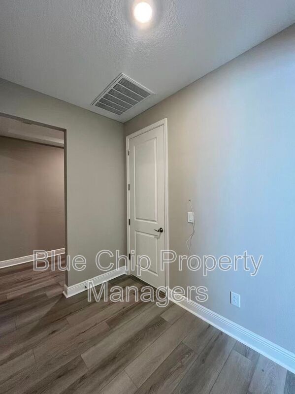 Building Photo - 1224 Pampus Dr