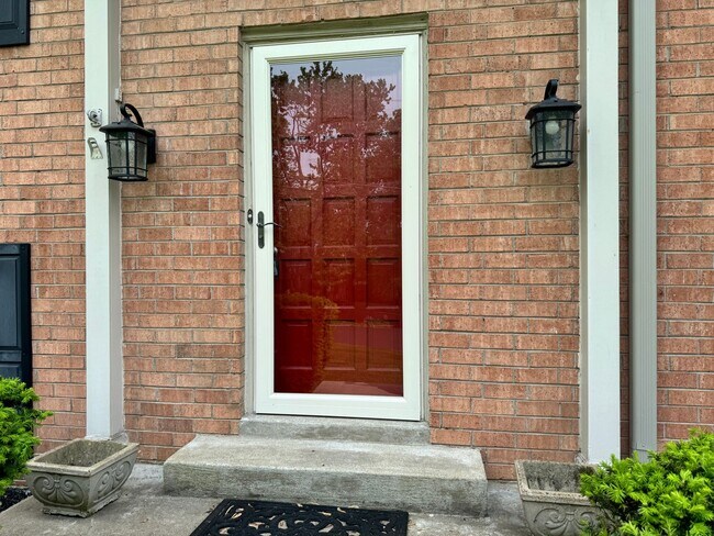 Building Photo - Nice 5BR Home in Perfect Location
