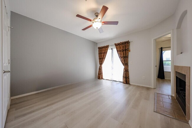 Building Photo - 15095 N Thompson Peak Pkwy