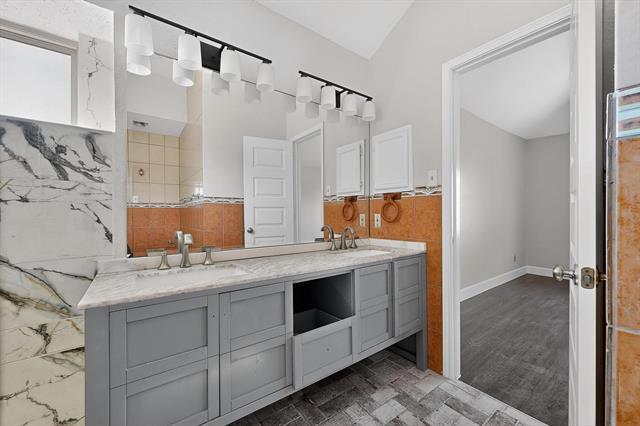 Building Photo - 5204 Sherburne Dr