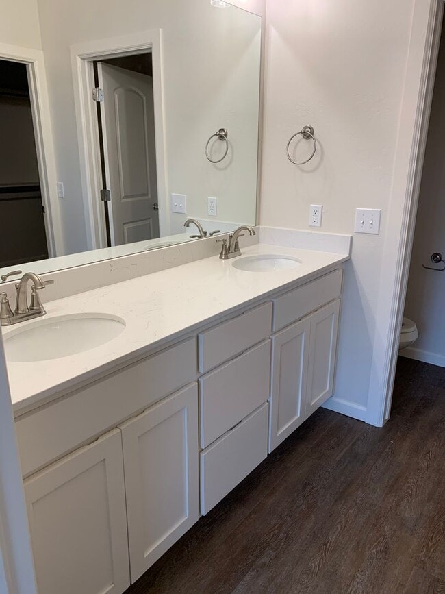 Building Photo - 3 bedroom, 2.5 bathroom, 2 car garage Gated Neighborhood