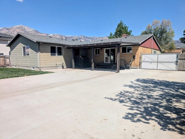 Building Photo - 2327 750 W St