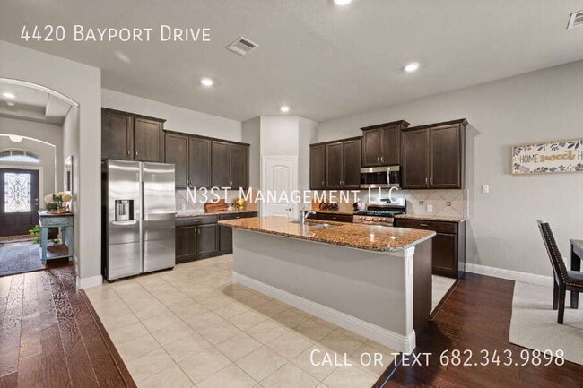 Building Photo - 4420 Bayport Dr