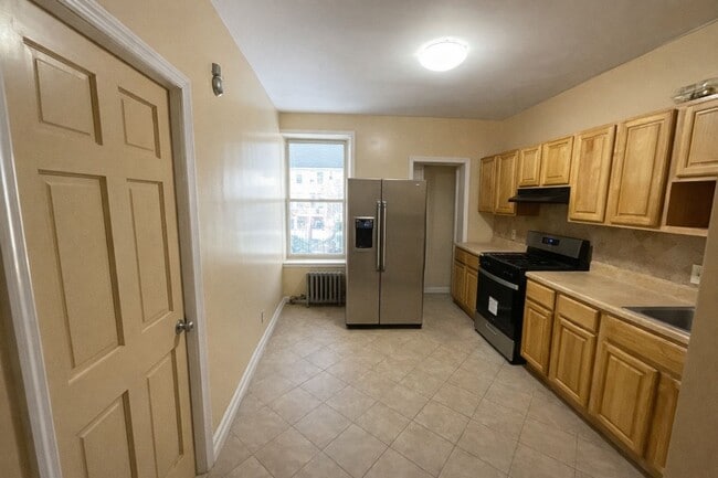 Building Photo - 2001 Bergen St