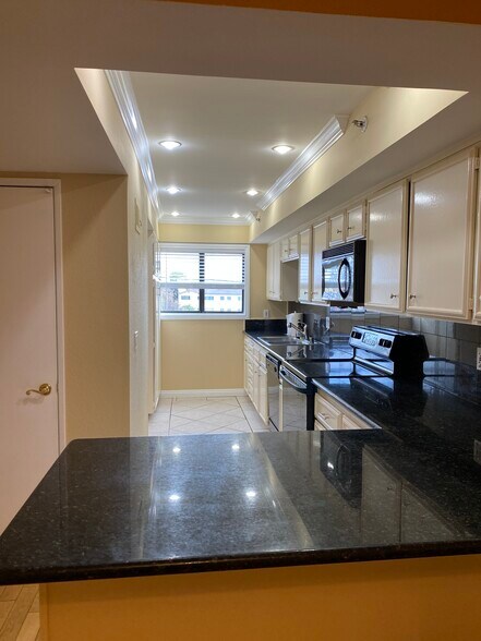 Building Photo - 645 Balboa Ave