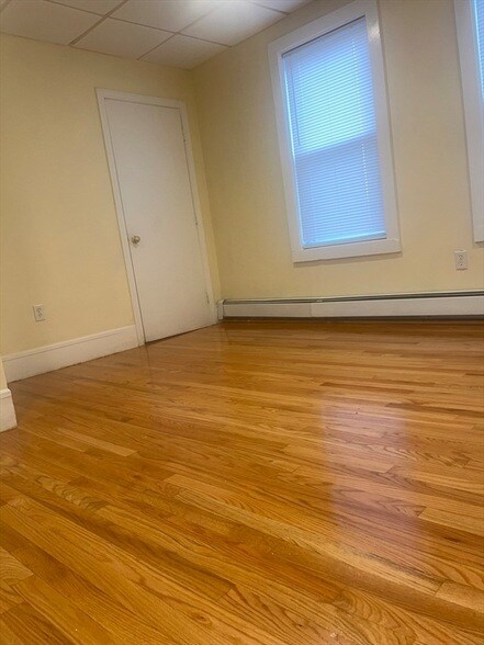 Building Photo - 108 Belair St