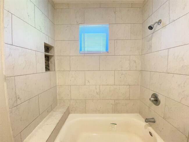 Building Photo - 410 Woolworth St