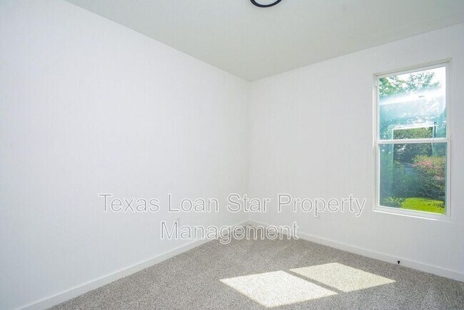 Building Photo - 4358 Clover St