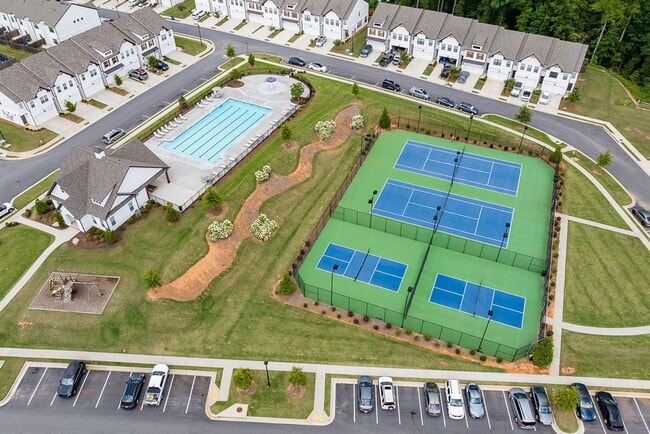 Building Photo - LEASING SPECIAL!! Townhome Available Now i...