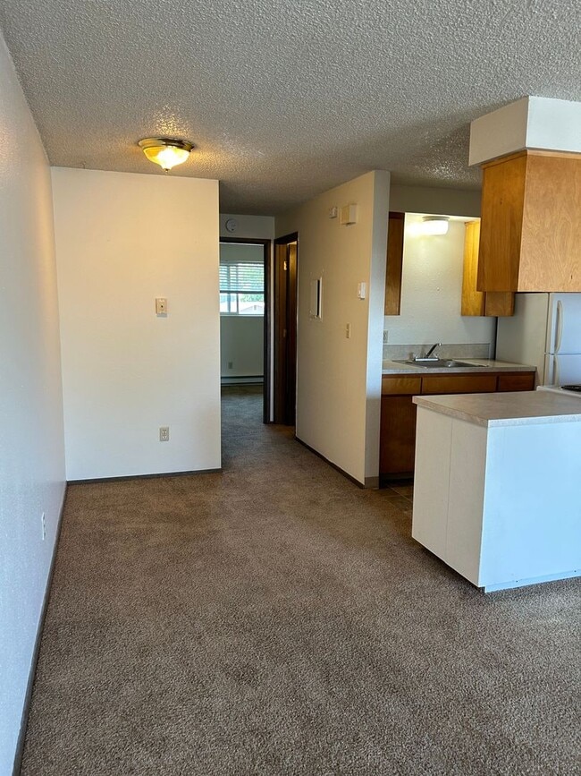 Building Photo - 1215 Pioneer St