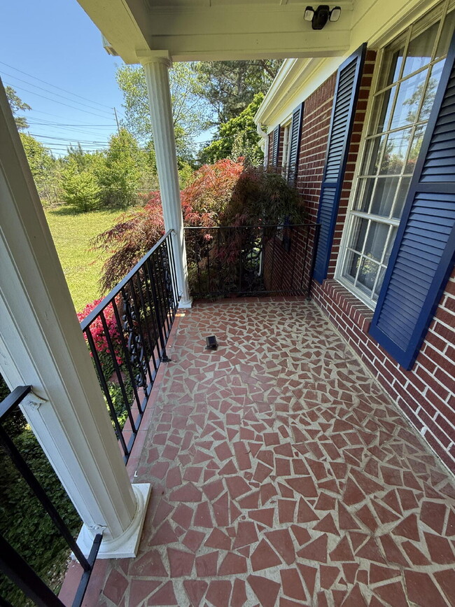 Building Photo - Modern Living Meets Country Charm – Fully ...