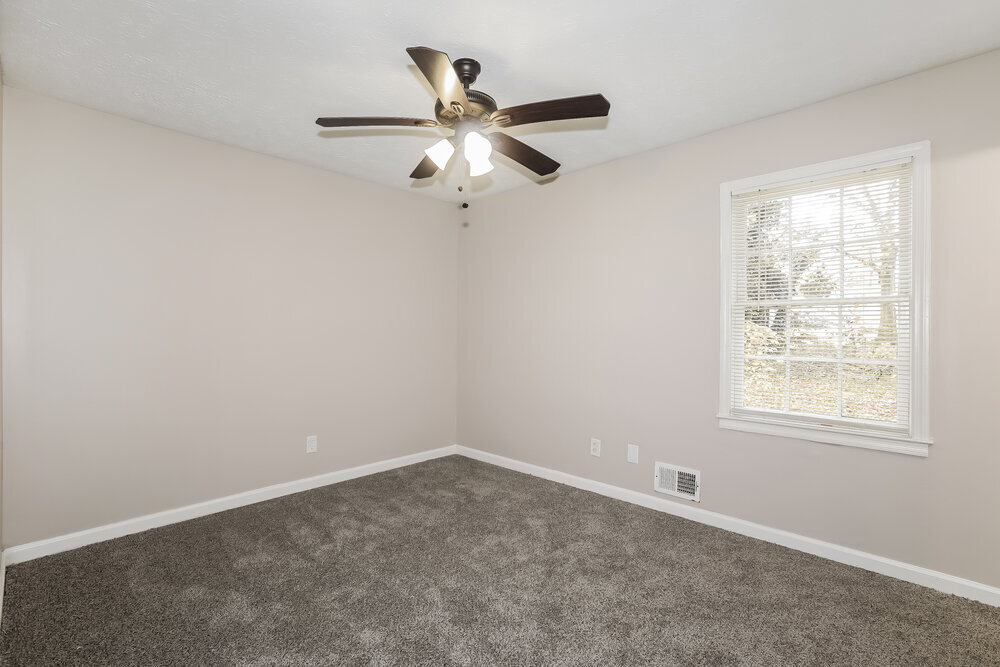 Building Photo - 583 Lakeridge Cir SE