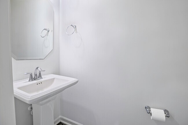 Building Photo - 7446 Hartsfield Dr
