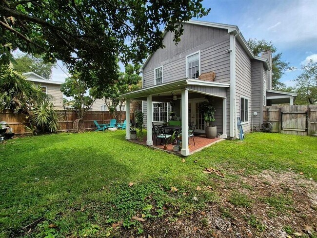 Building Photo - 2910 W Sitios St