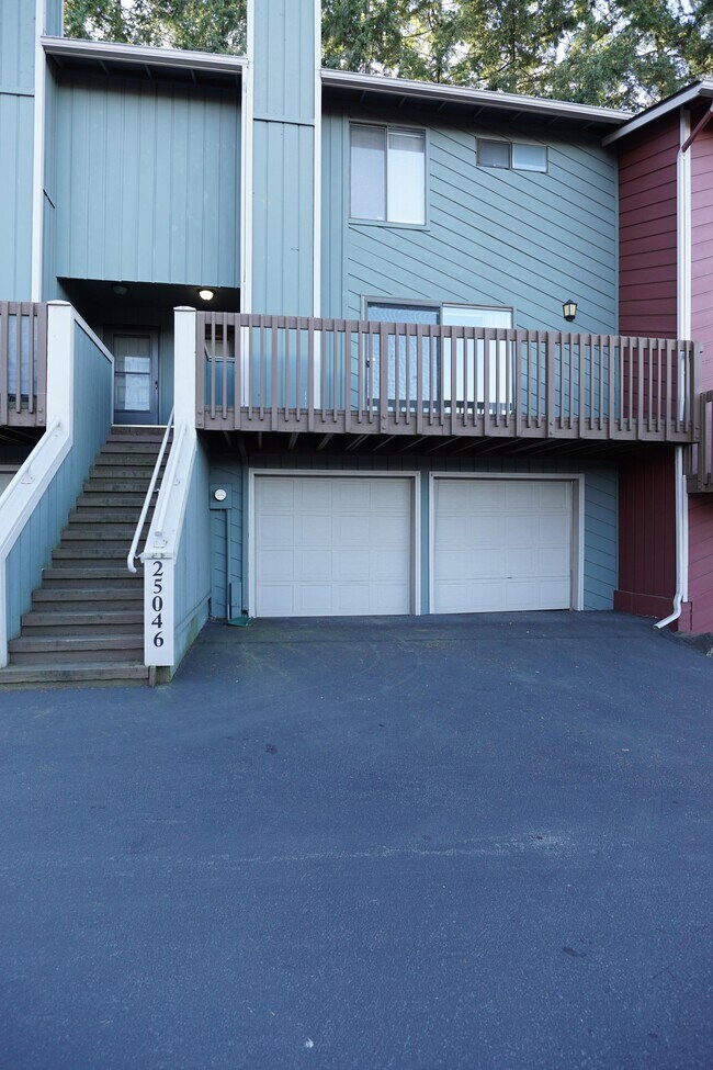 Building Photo - 25046 Lake Fenwick Rd