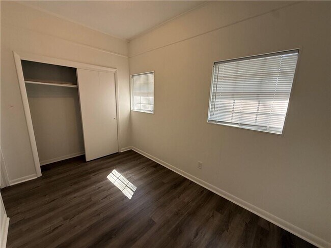 Building Photo - 314 1st St