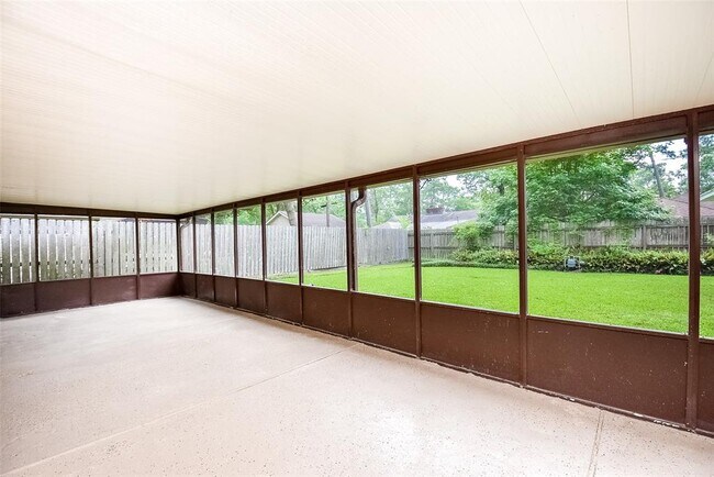 Building Photo - 2910 Colonial Dr