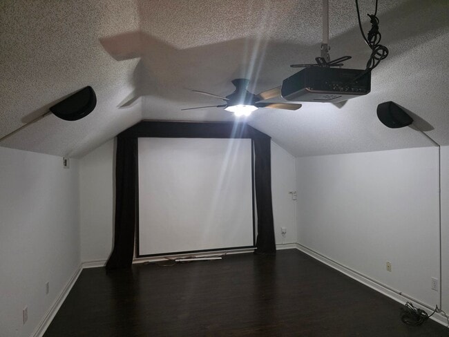 Building Photo - Beautiful Home Just Hit the Market
