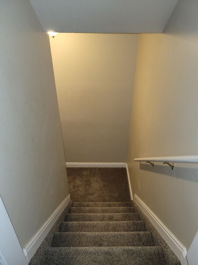 Building Photo - 305 Holbrook St