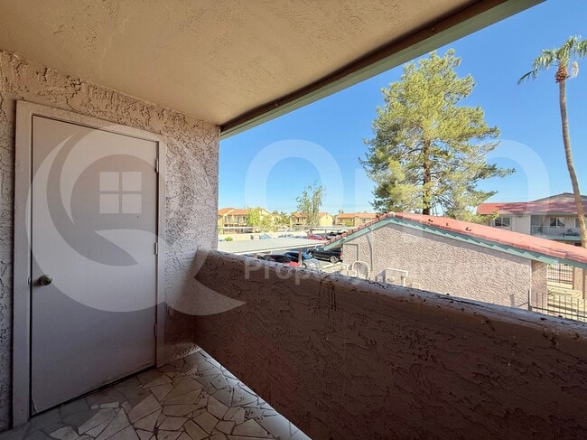 Building Photo - 623 W Guadalupe Rd