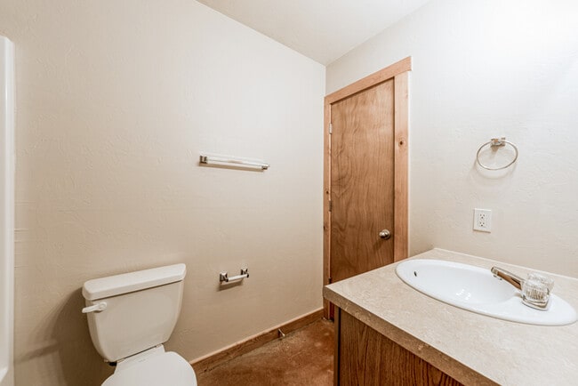 Building Photo - 2607 W 58th St