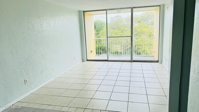 Building Photo - 732 N Halifax Ave