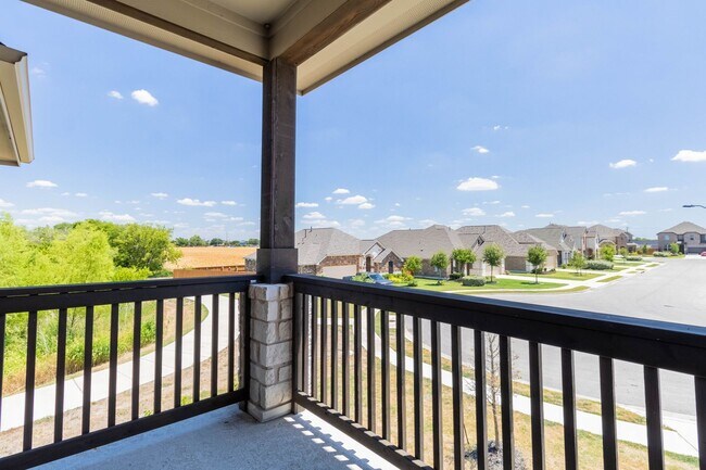 Building Photo - Stunning two story 4 bedroom with den and media/ game area in Pflugerville!