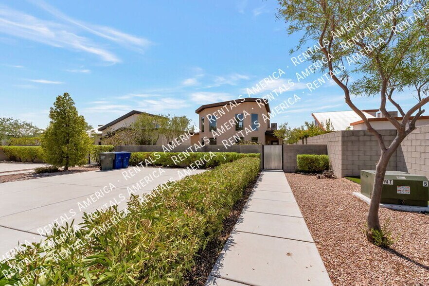 Building Photo - 922 S Fremont Ave