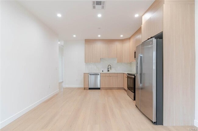 Building Photo - 6217 Sylvia Ave