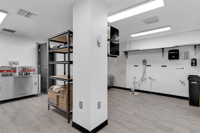 Building Photo - 23175 Naranja Rd