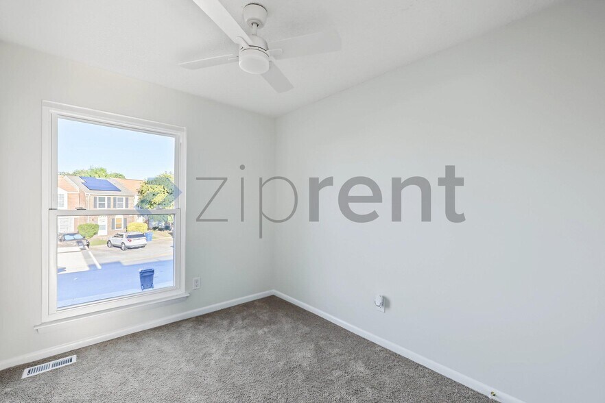 Building Photo - Unit