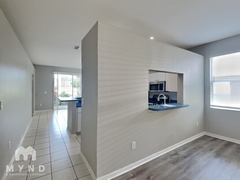 Building Photo - 10841 Newbridge Dr