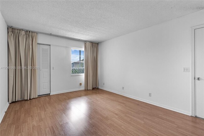 Building Photo - 300 SW 134th Way