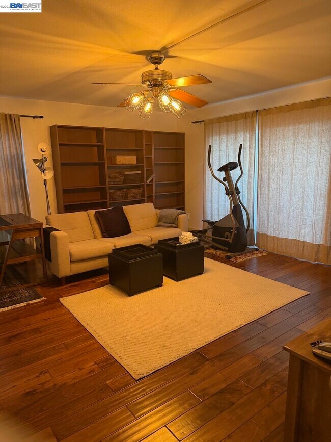 Building Photo - 320 N Civic Dr