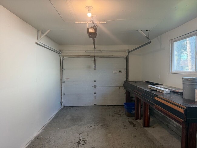 Building Photo - Updated 2 bedroom 1.5 bath duplex in Thurston!