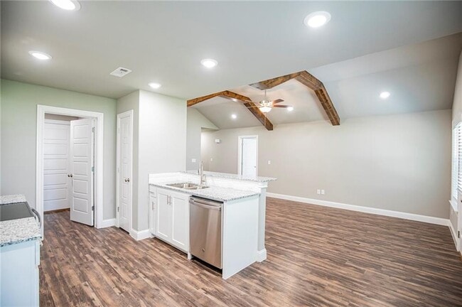 Building Photo - 508 E Osage Trce