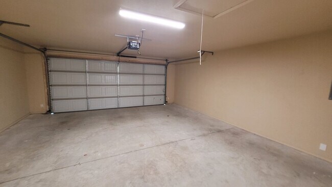 Building Photo - Beautiful 3 Bedroom Home in Southfield Hei...