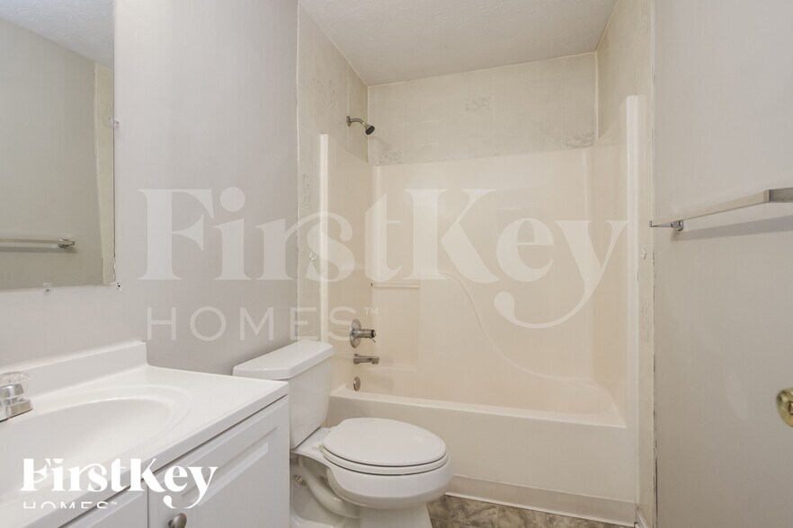 Building Photo - 7732 Hoyt Ave