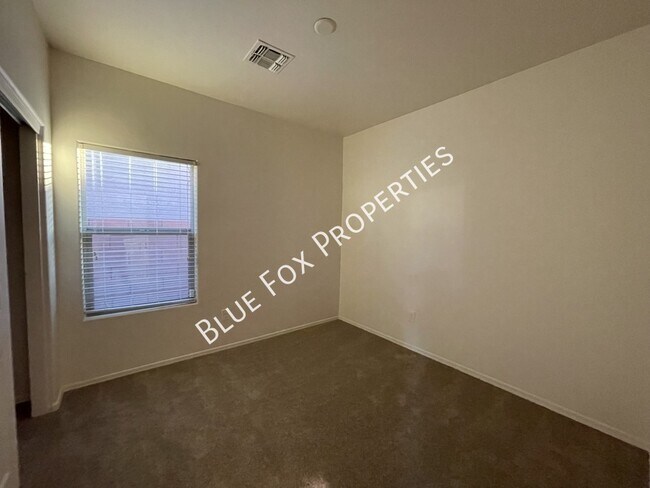 Building Photo - 8721 N Black Pine Dr