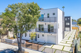 Building Photo - 6830 Hazeltine Ave